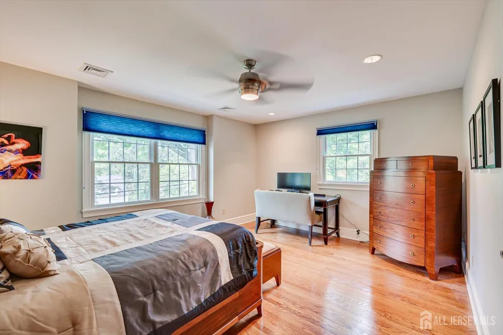4 Edgewood Road Edison, NJ 08820