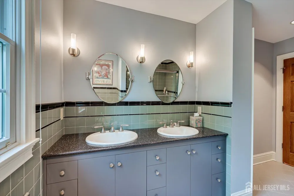 4 Edgewood Road Edison, NJ 08820