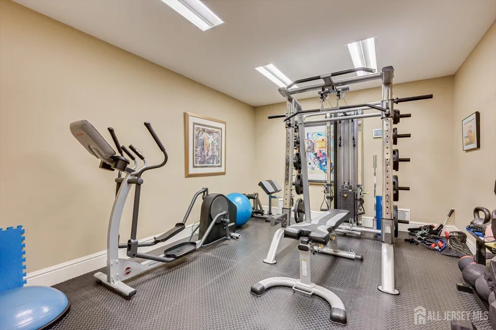 4 Edgewood Road Edison, NJ 08820