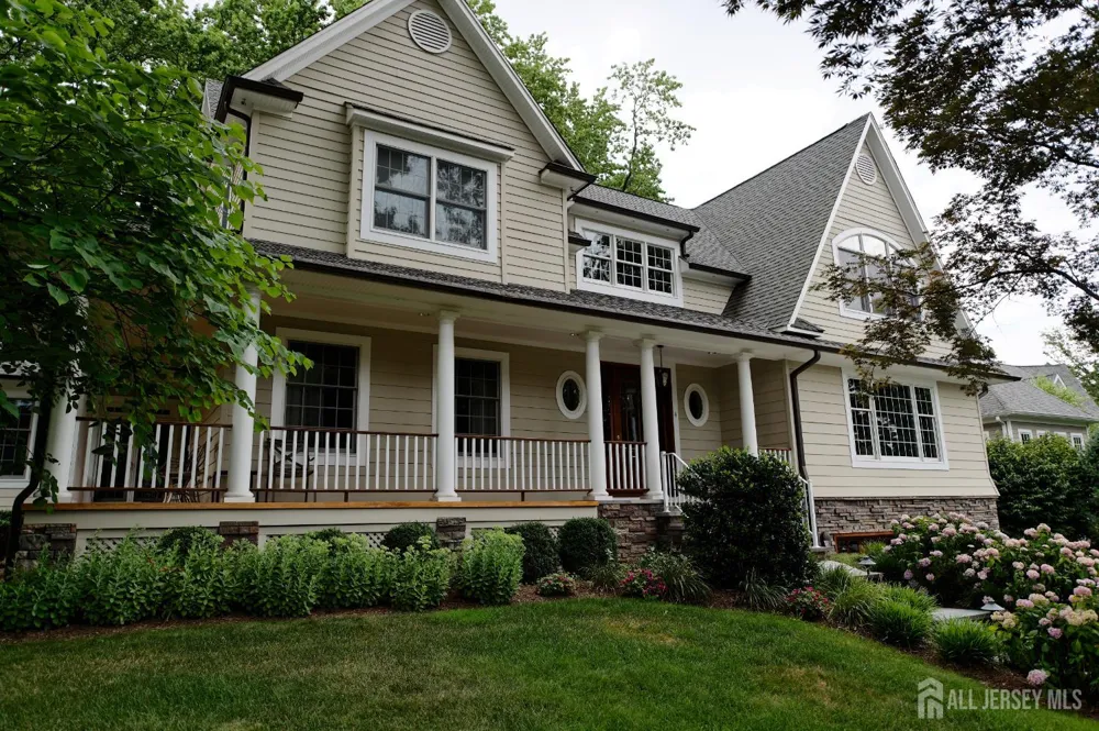 4 Edgewood Road Edison, NJ 08820
