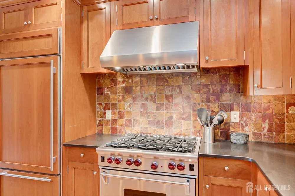 4 Edgewood Road Edison, NJ 08820