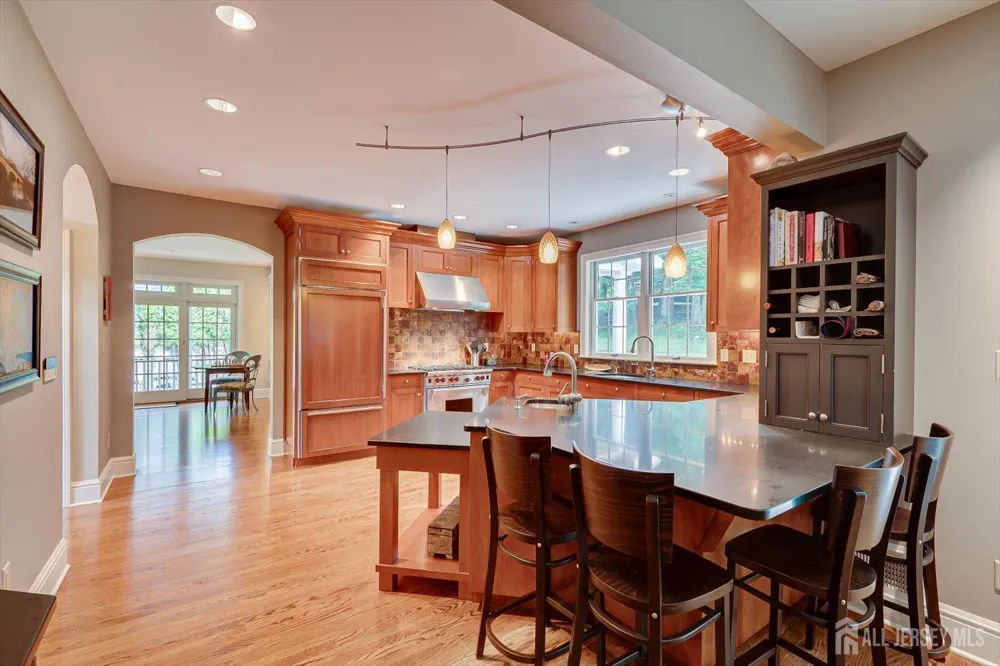 4 Edgewood Road Edison, NJ 08820