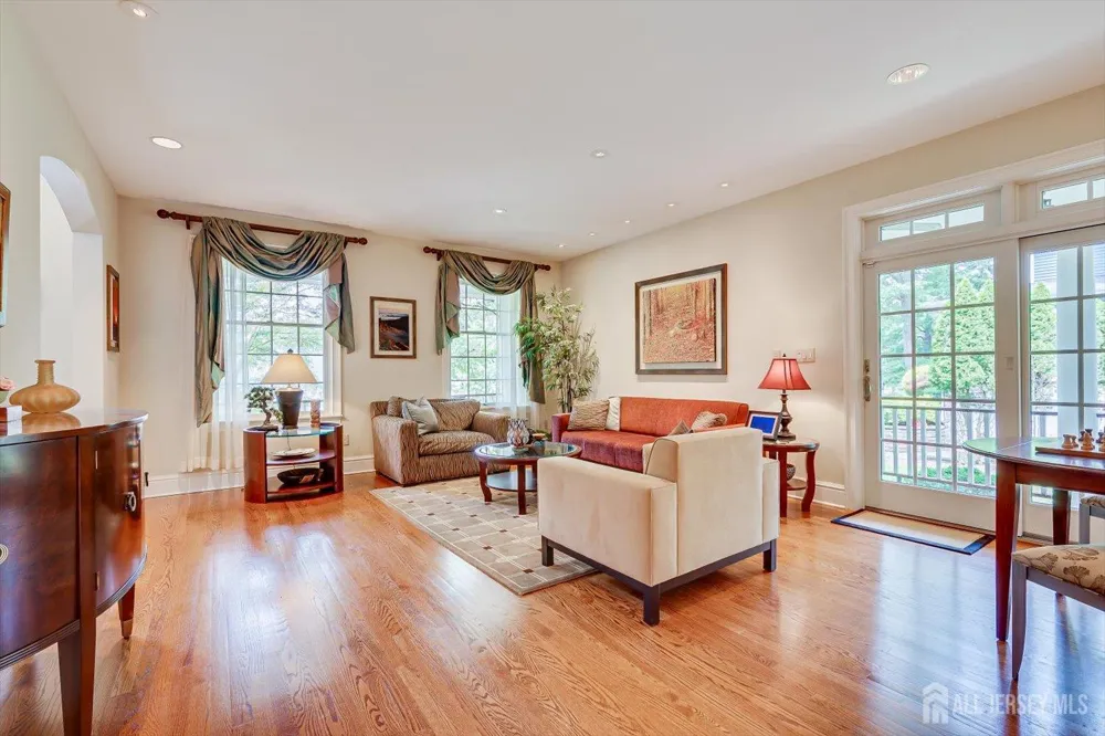 4 Edgewood Road Edison, NJ 08820