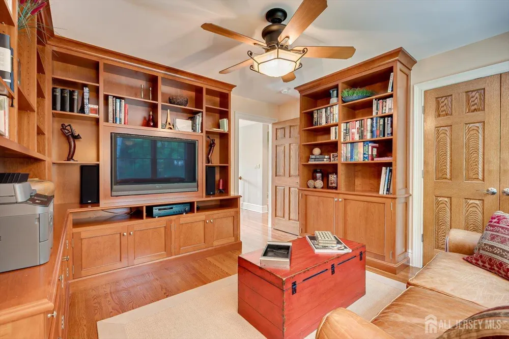 4 Edgewood Road Edison, NJ 08820