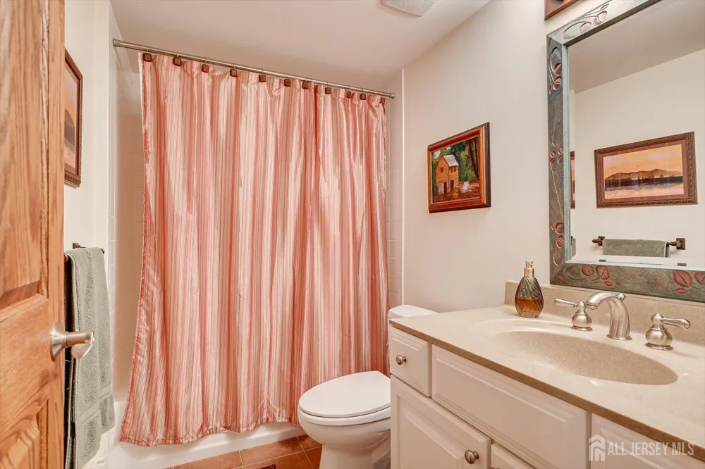 4 Edgewood Road Edison, NJ 08820