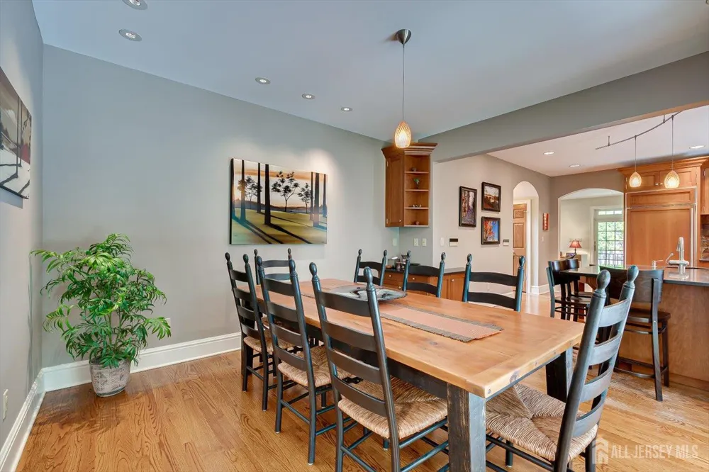 4 Edgewood Road Edison, NJ 08820