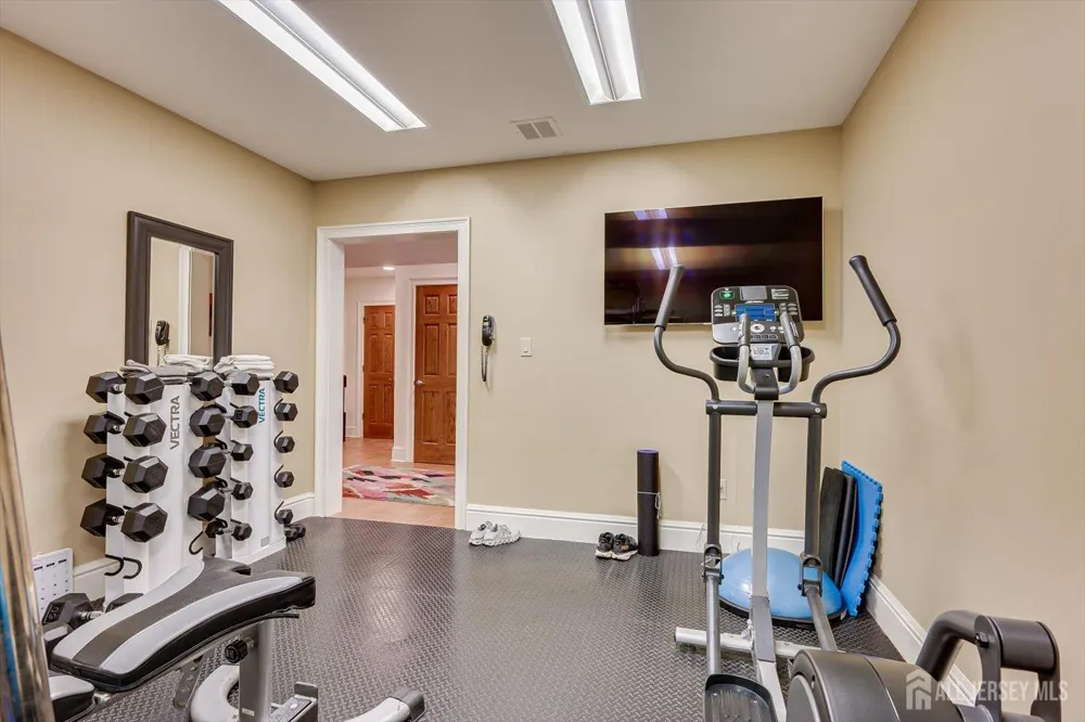 4 Edgewood Road Edison, NJ 08820