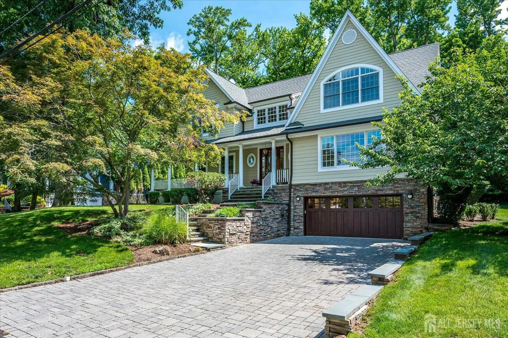 4 Edgewood Road Edison, NJ 08820
