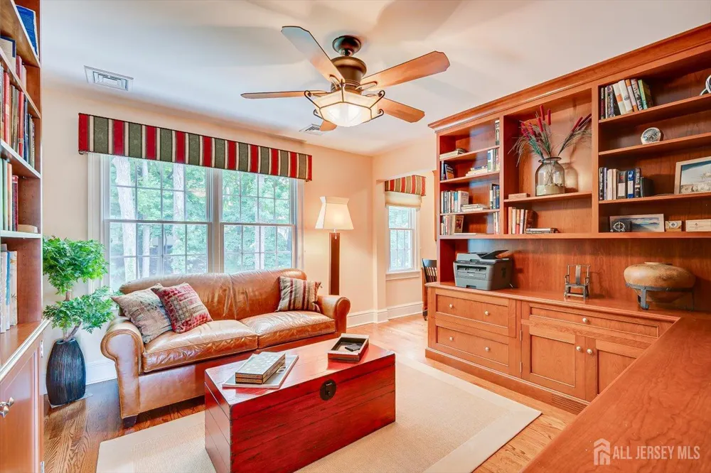 4 Edgewood Road Edison, NJ 08820