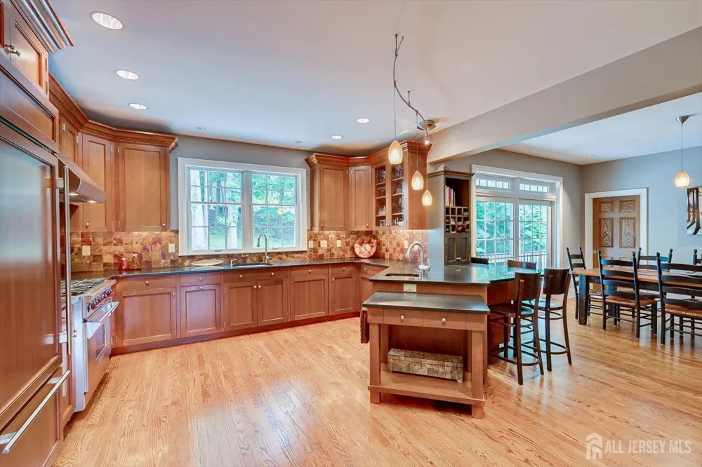 4 Edgewood Road Edison, NJ 08820