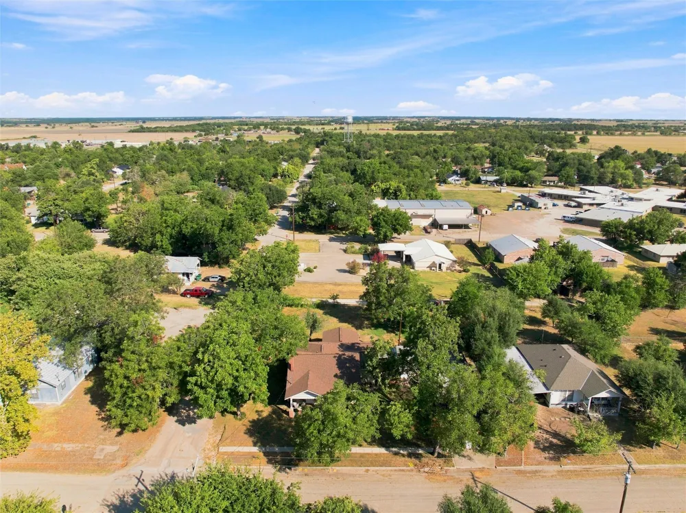 202 E Avenue E Rosebud, TX 76570