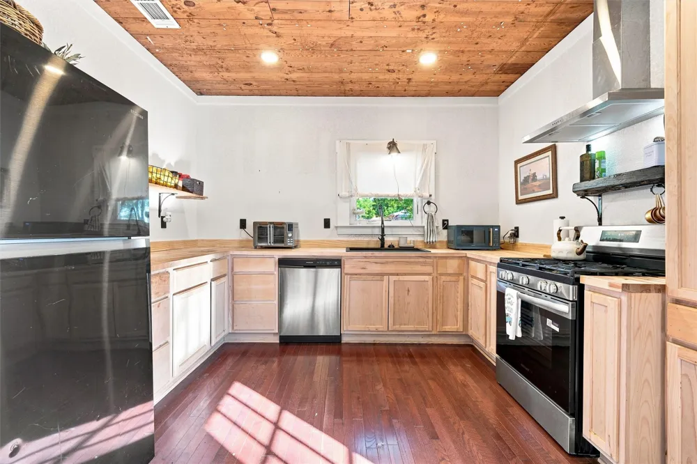 202 E Avenue E Rosebud, TX 76570