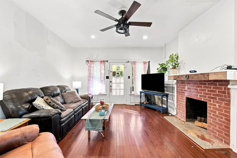 202 E Avenue E Rosebud, TX 76570