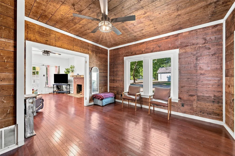 202 E Avenue E Rosebud, TX 76570