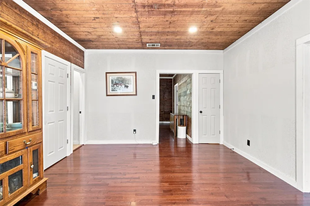 202 E Avenue E Rosebud, TX 76570