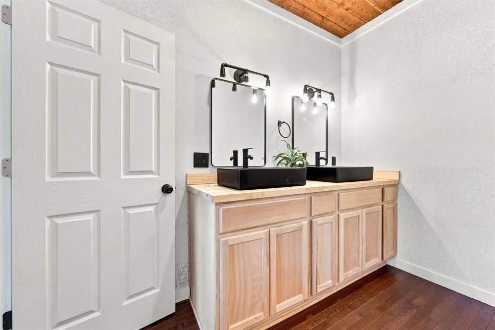 202 E Avenue E Rosebud, TX 76570
