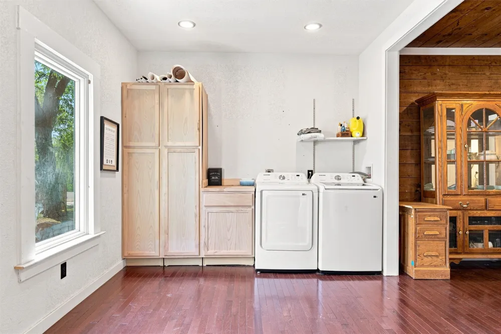 202 E Avenue E Rosebud, TX 76570