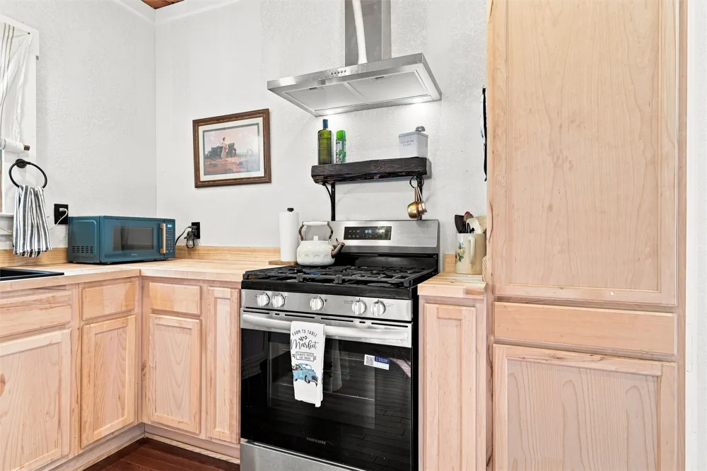 202 E Avenue E Rosebud, TX 76570