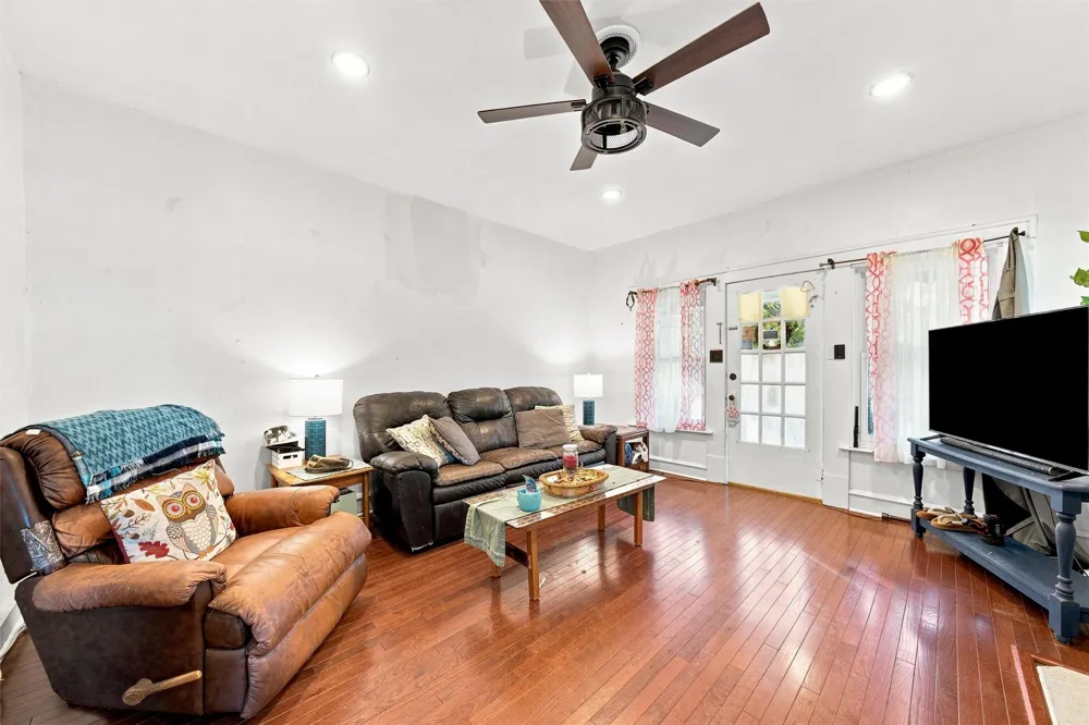 202 E Avenue E Rosebud, TX 76570