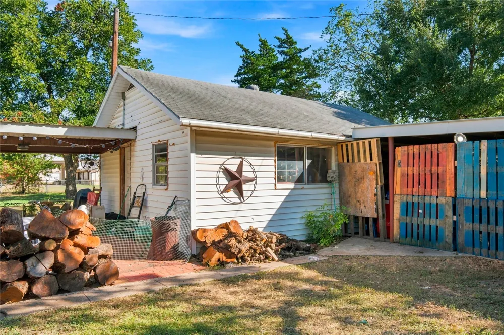 202 E Avenue E Rosebud, TX 76570
