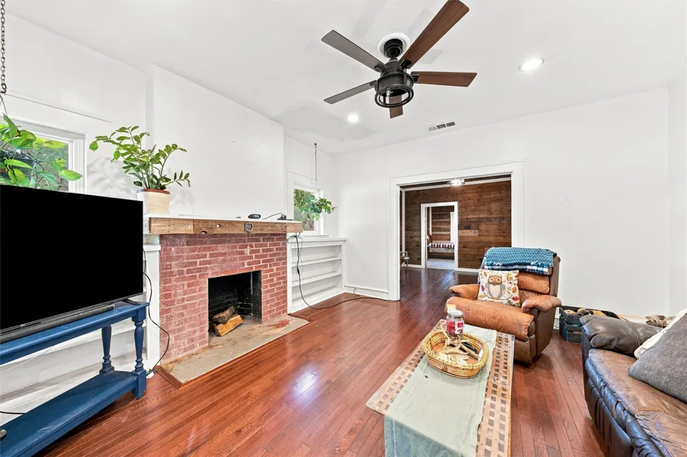 202 E Avenue E Rosebud, TX 76570