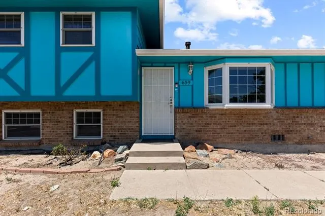 659 S Newark Court Aurora, CO 80012