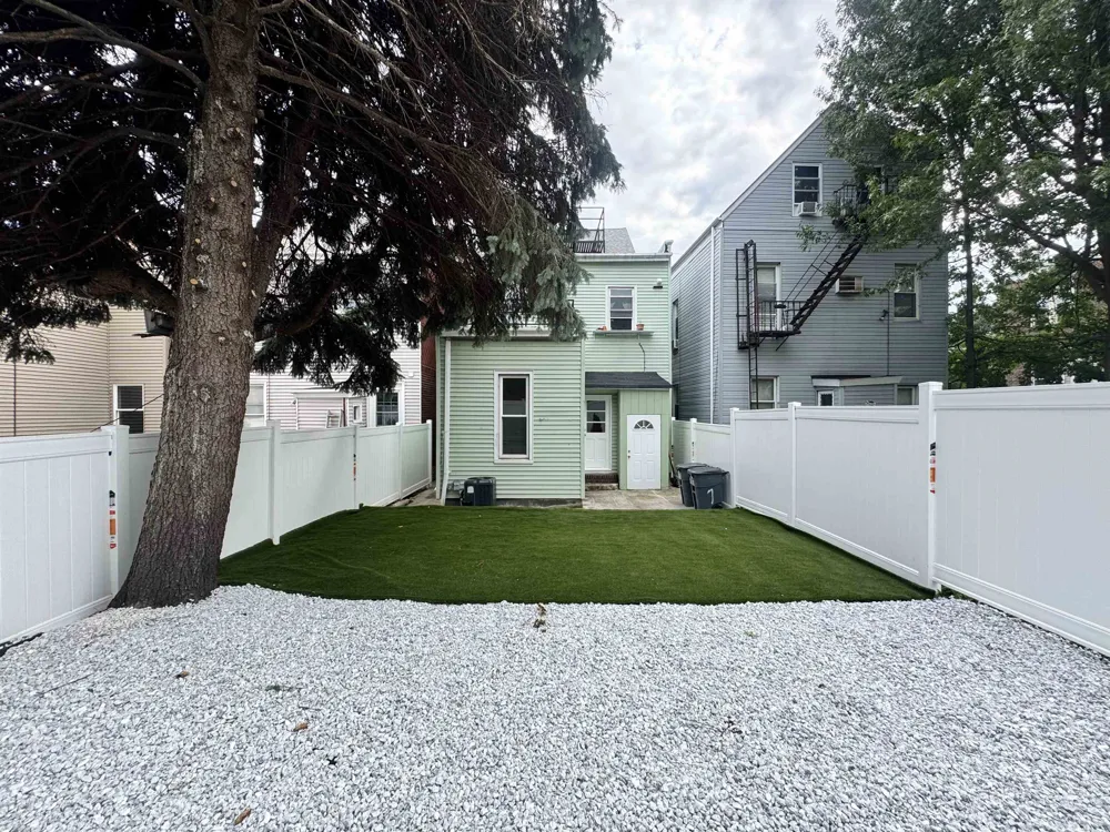 316 21ST ST Union City, NJ 07087