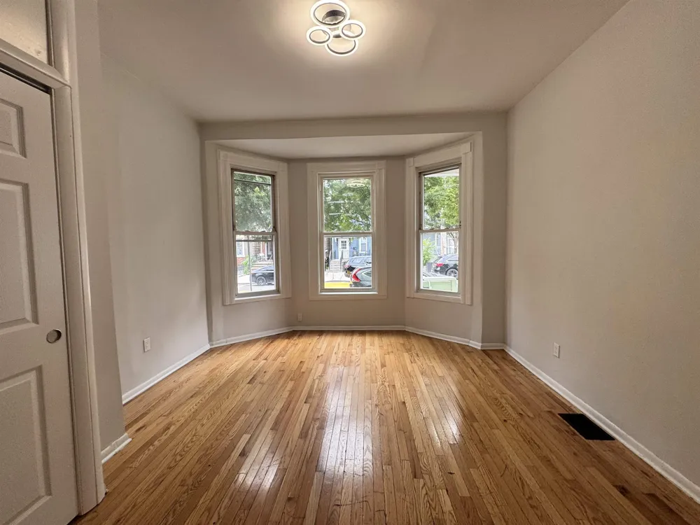 316 21ST ST Union City, NJ 07087