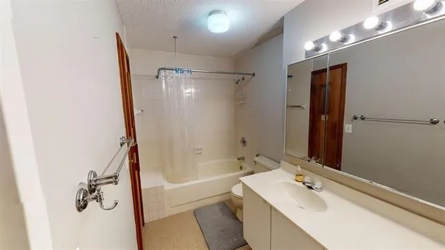 408 HARMON COVE TOWER Secaucus, NJ 07094