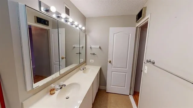408 HARMON COVE TOWER Secaucus, NJ 07094