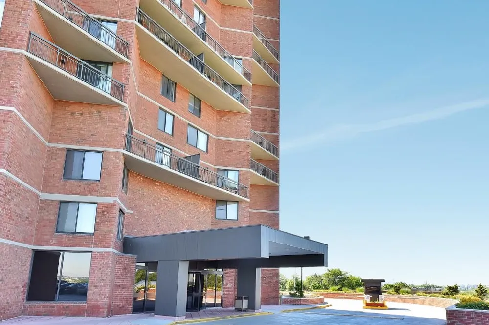 408 HARMON COVE TOWER Secaucus, NJ 07094