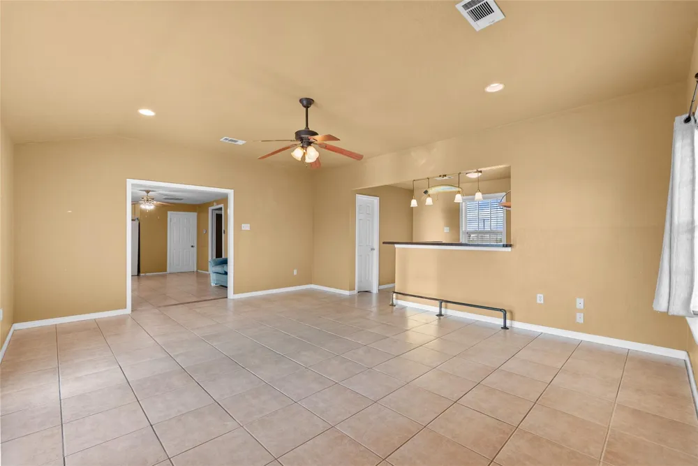 7108 E Hunter Drive Hitchcock, TX 77563