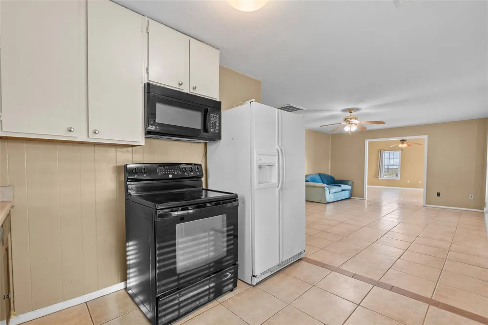 7108 E Hunter Drive Hitchcock, TX 77563