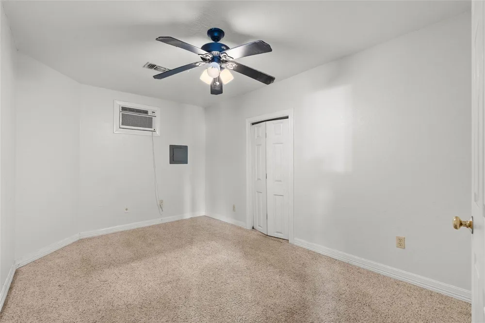 7108 E Hunter Drive Hitchcock, TX 77563