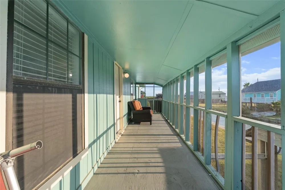 7108 E Hunter Drive Hitchcock, TX 77563