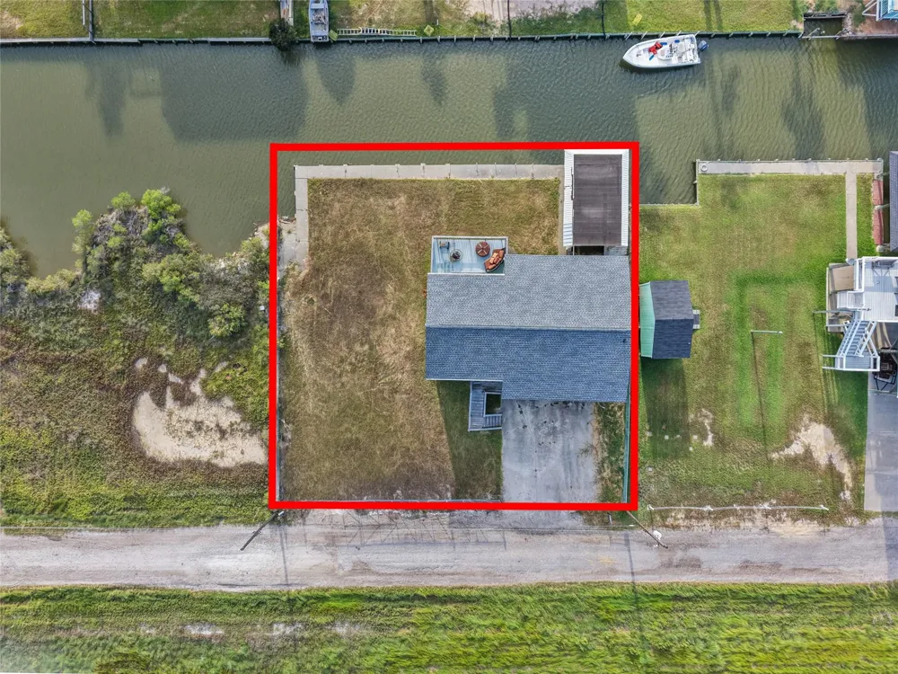 7108 E Hunter Drive Hitchcock, TX 77563