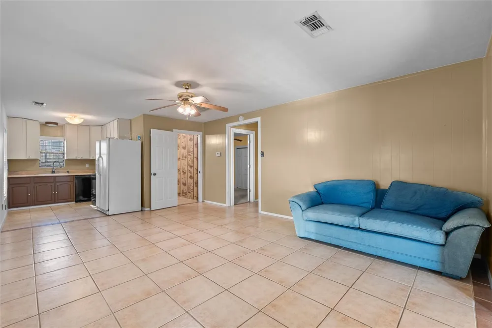 7108 E Hunter Drive Hitchcock, TX 77563
