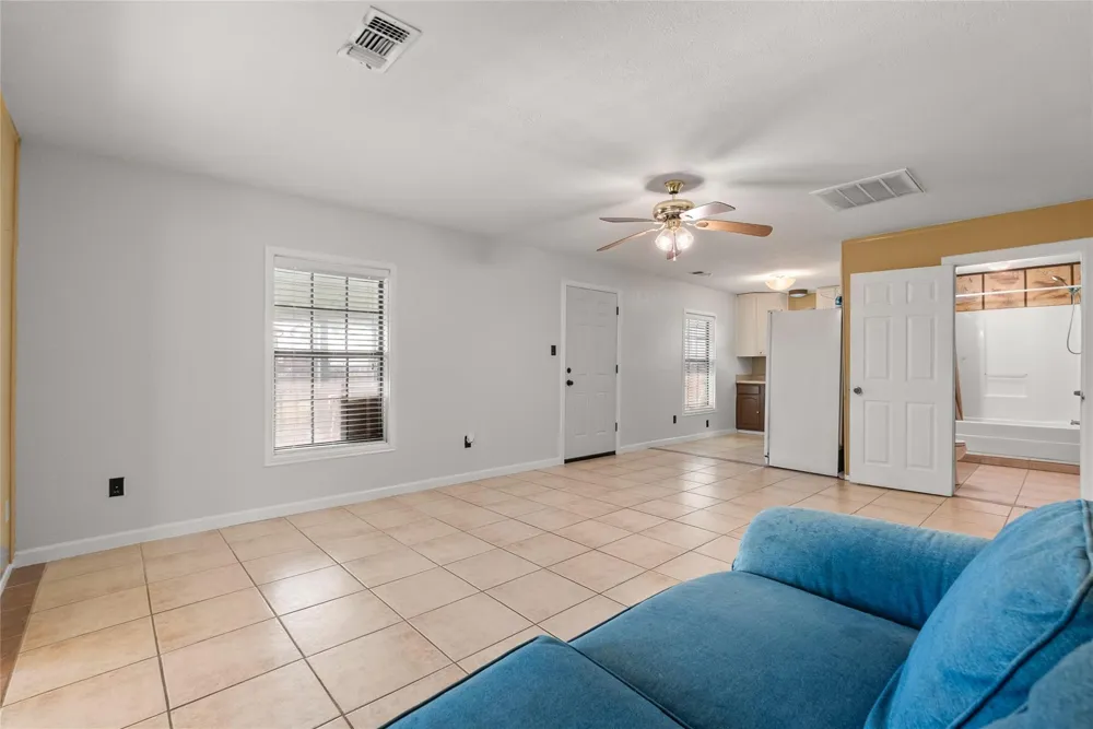 7108 E Hunter Drive Hitchcock, TX 77563