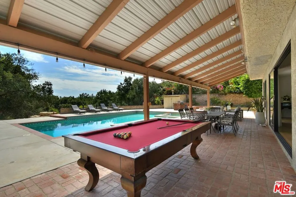 9664 Andora Avenue Los Angeles, CA 91311