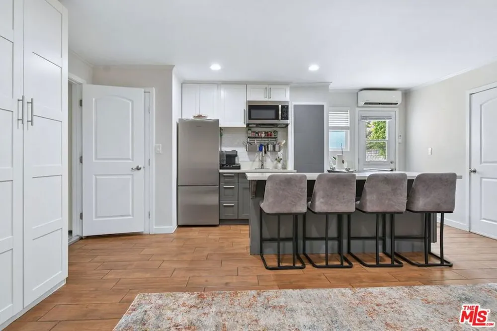 9664 Andora Avenue Los Angeles, CA 91311