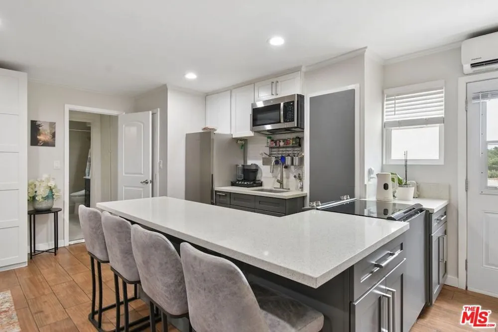 9664 Andora Avenue Los Angeles, CA 91311