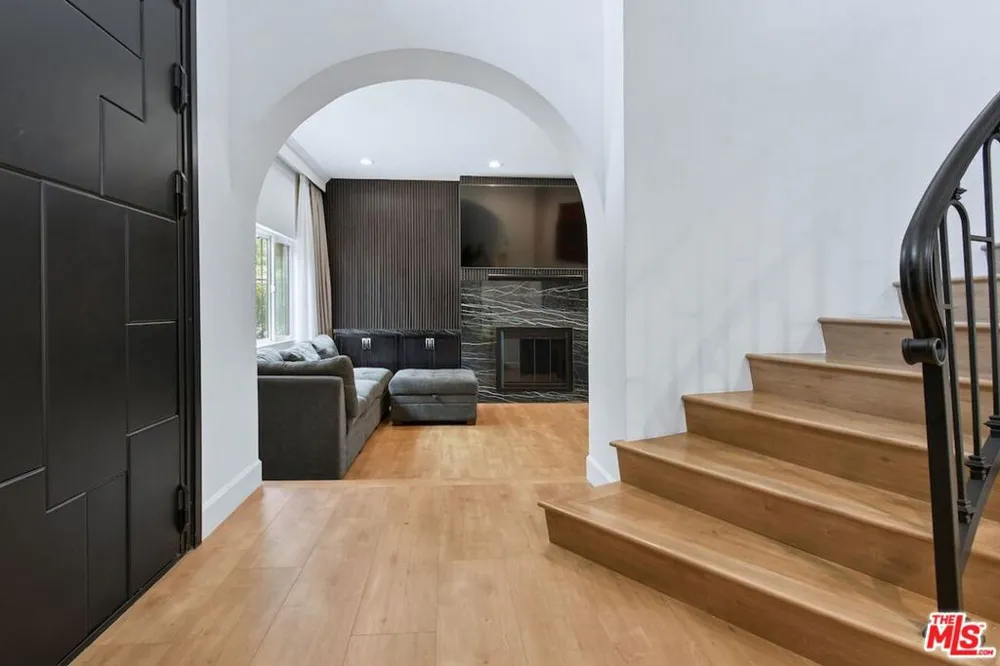 9664 Andora Avenue Los Angeles, CA 91311
