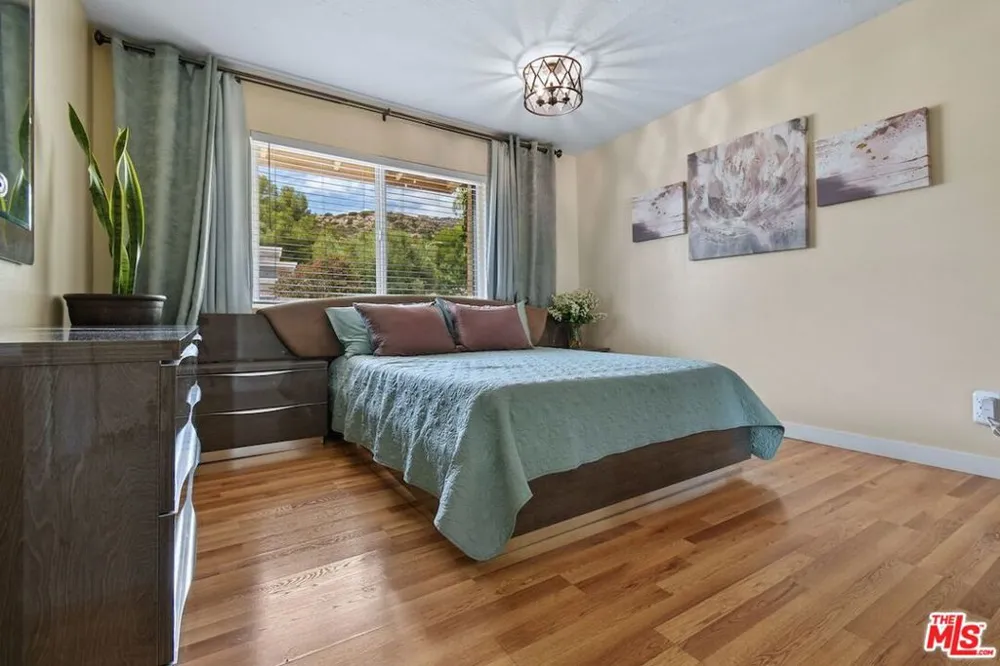 9664 Andora Avenue Los Angeles, CA 91311