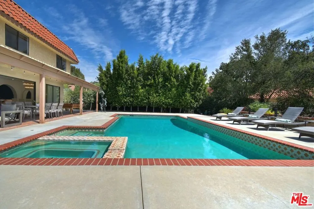9664 Andora Avenue Los Angeles, CA 91311