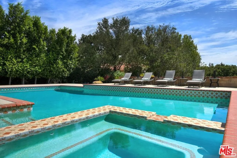 9664 Andora Avenue Los Angeles, CA 91311