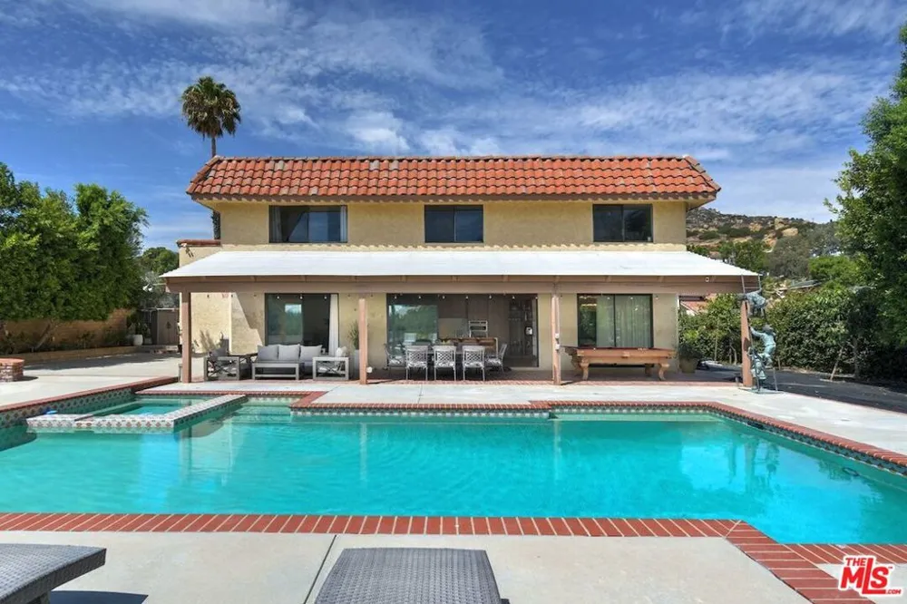 9664 Andora Avenue Los Angeles, CA 91311