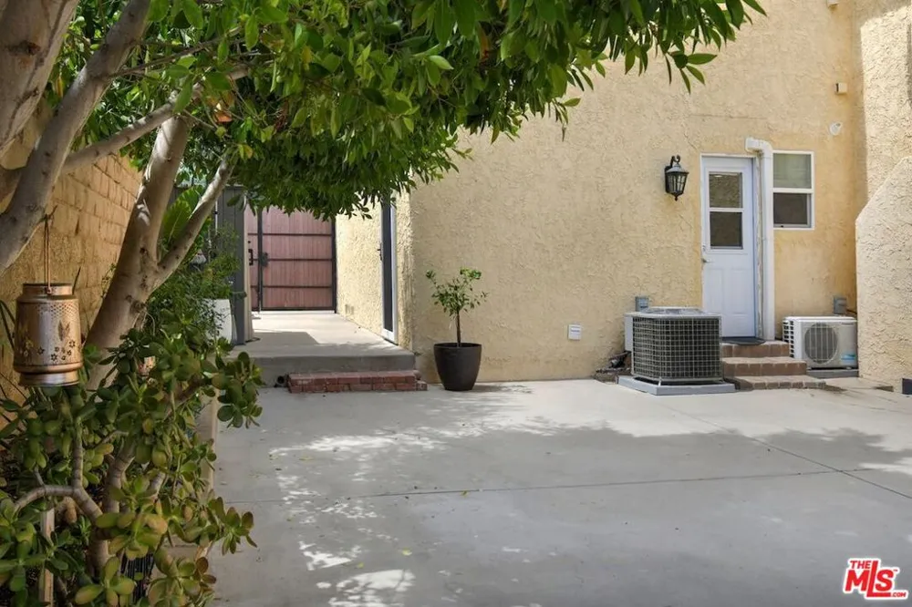 9664 Andora Avenue Los Angeles, CA 91311