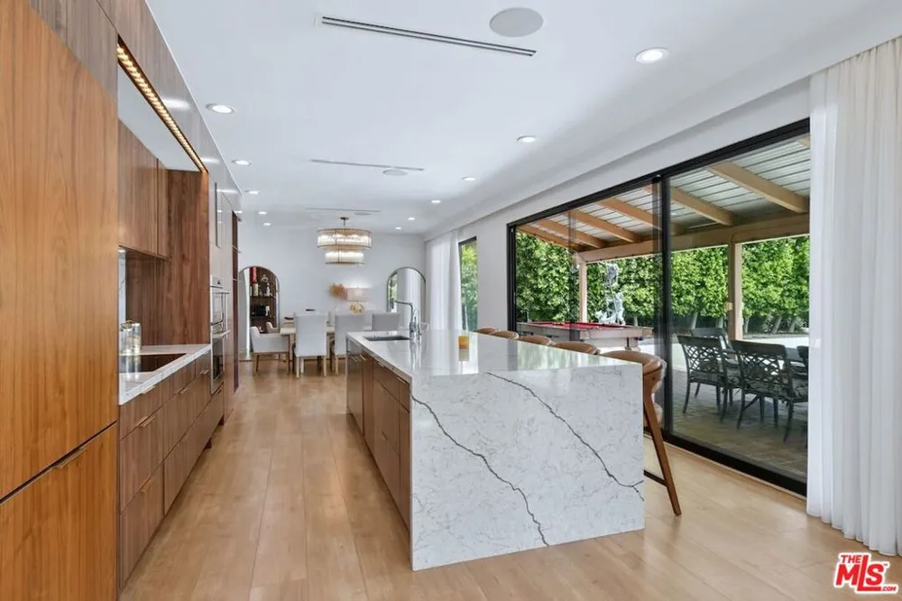 9664 Andora Avenue Los Angeles, CA 91311