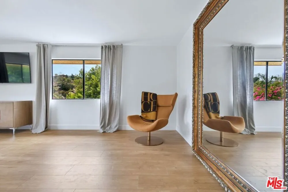 9664 Andora Avenue Los Angeles, CA 91311