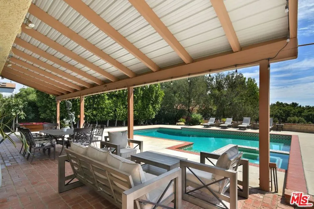 9664 Andora Avenue Los Angeles, CA 91311